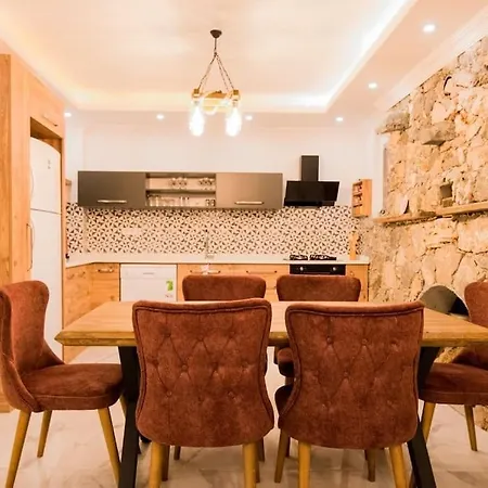 Yagmur Damlasi Muhafazakar Denize Yakin Villa Kalkan